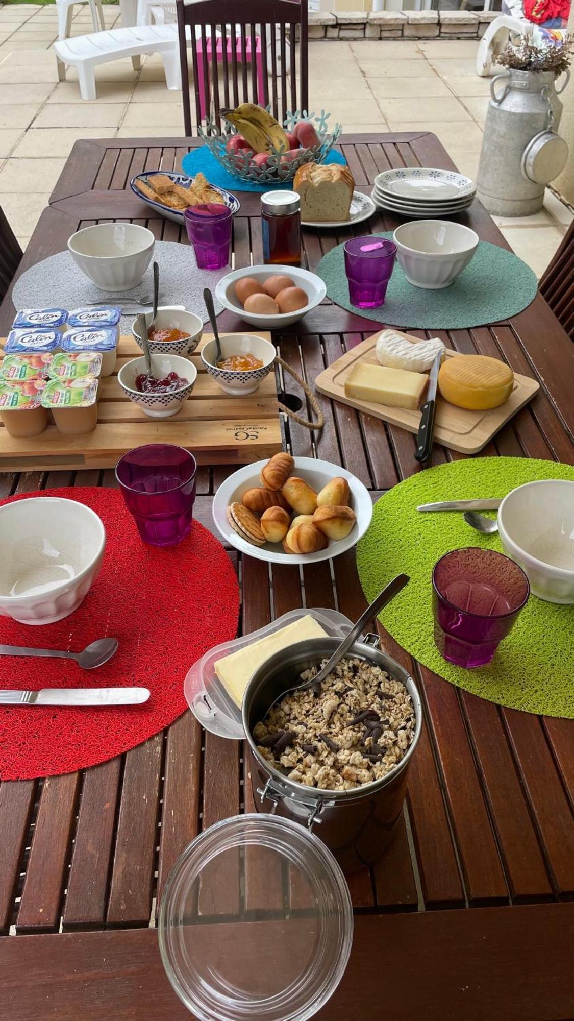 Chez Nath Et Scott Apartment Виен Екстериор снимка